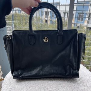 Black Tory Burch hand bag